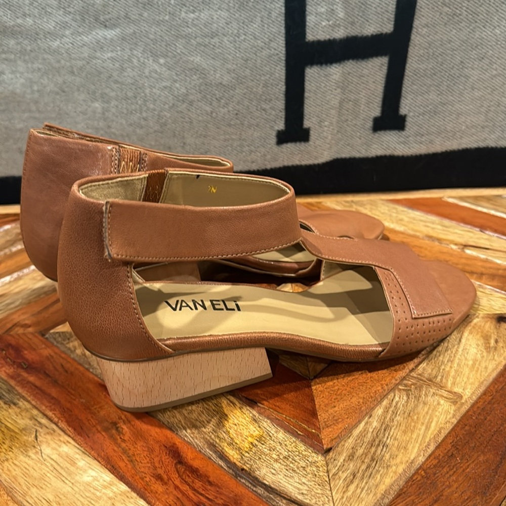 Van Eli brown leather sandals with wooden heels size 7N